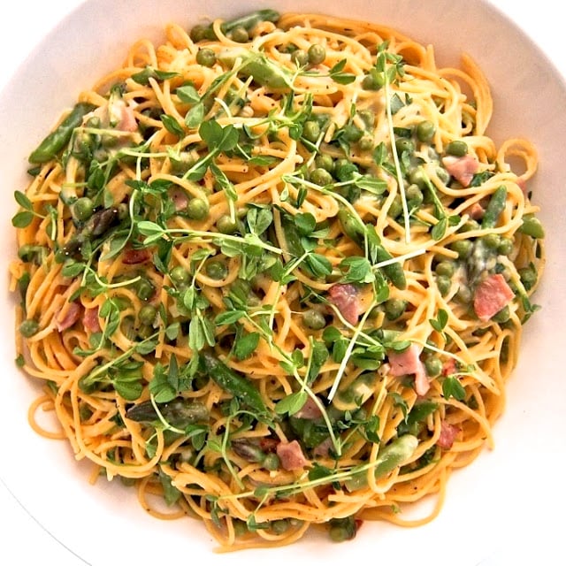 Spring Vegetable Spaghetti Carbonara | @foodiephysician