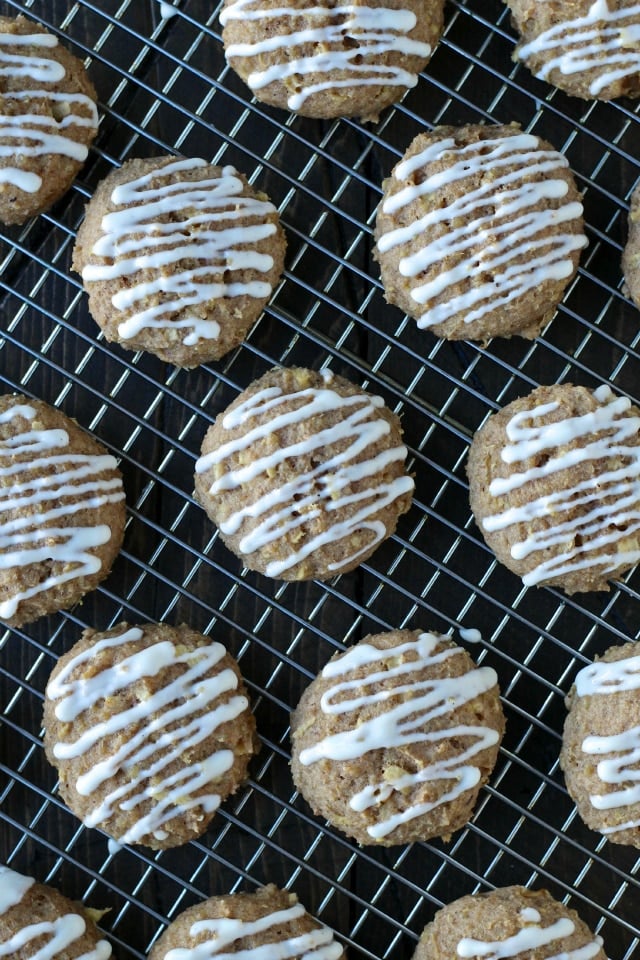 Spiced Apple Skyr Quinoa Cookies with Vanilla Maple Drizzle | The Foodie Physician #siggis #thereciperedux #holidaycookies #skyr
