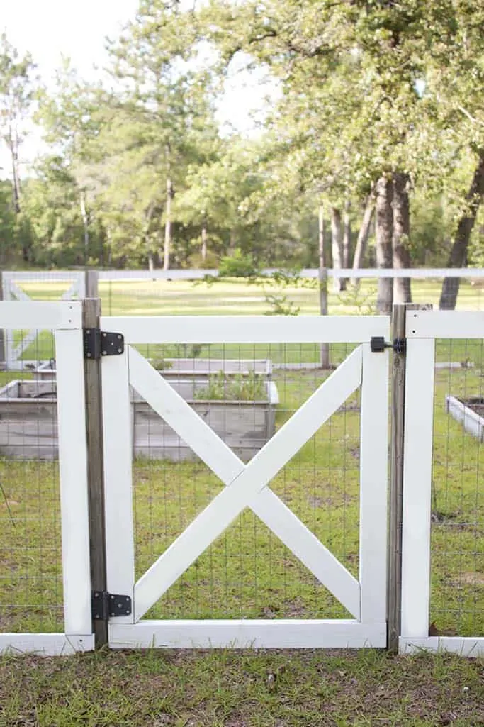 Image for Farmhouse Style DIY Garden Fence