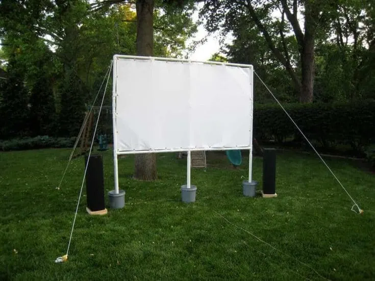backyard ideas - outdoor movie screen