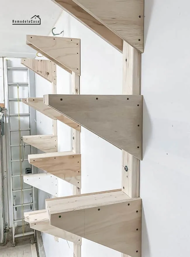 cantilever brackets for lumber storage