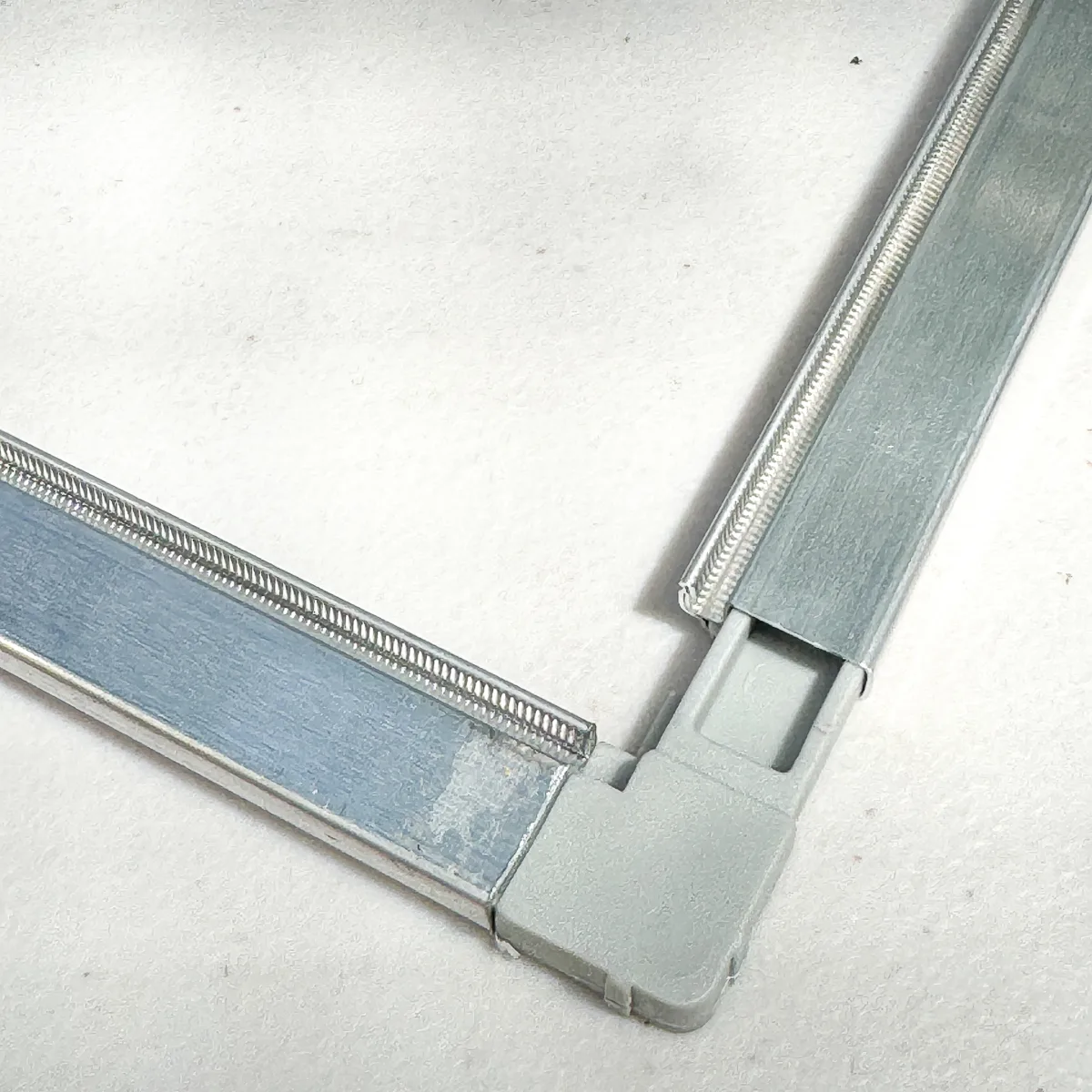 DIY window screen corner connector