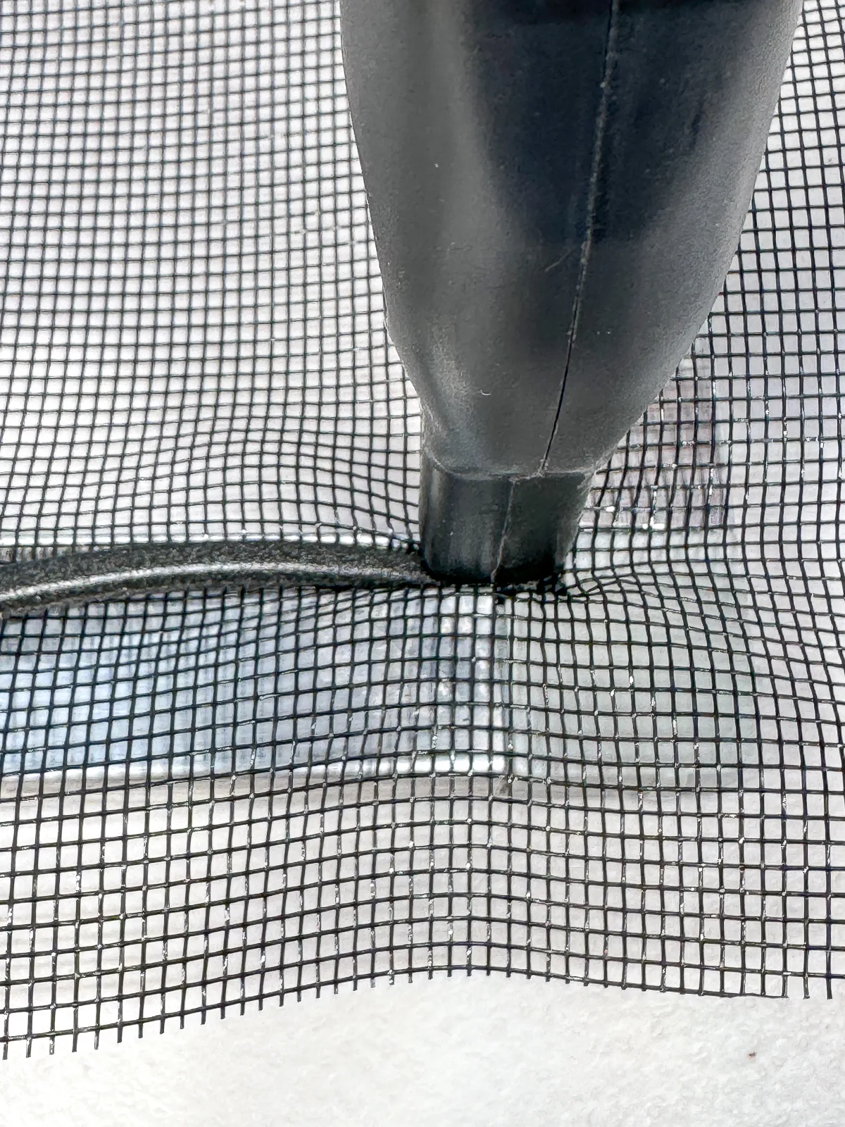 press in the corner of the spline with the pointy end of the spline tool